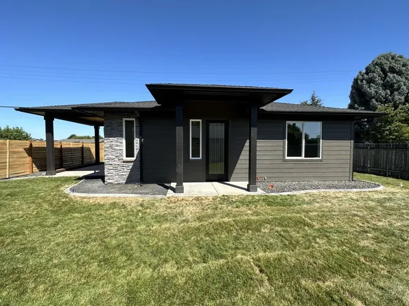 8009 Sunset Ln, Pasco, WA 99301