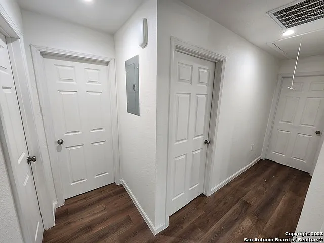 747 Bailey Ave — Photo 6