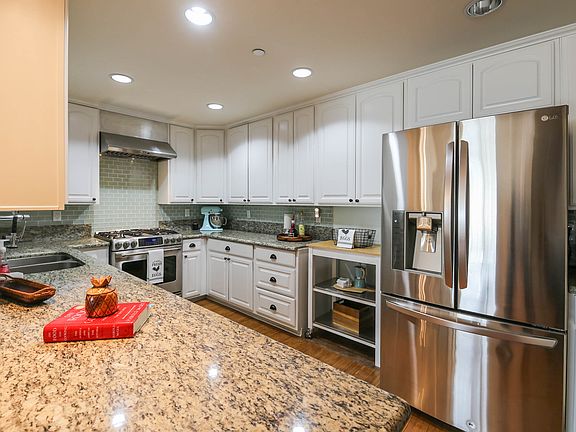 2nd image of 722 S Oxford Ave APT 205
