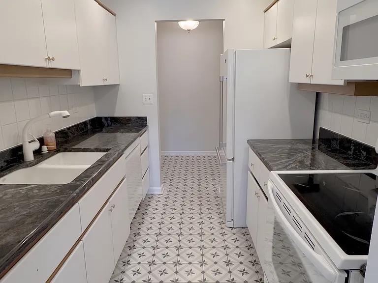 907 Curtiss St #407 — Photo 3