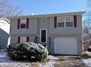 121 N Greenfield Ave, Crystal Lake, IL 60014