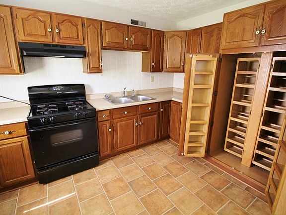 3rd image of 1409 Kenilworth Dr