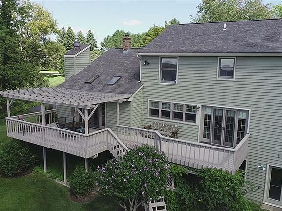 3rd image of 5879 Sugarbush Dr