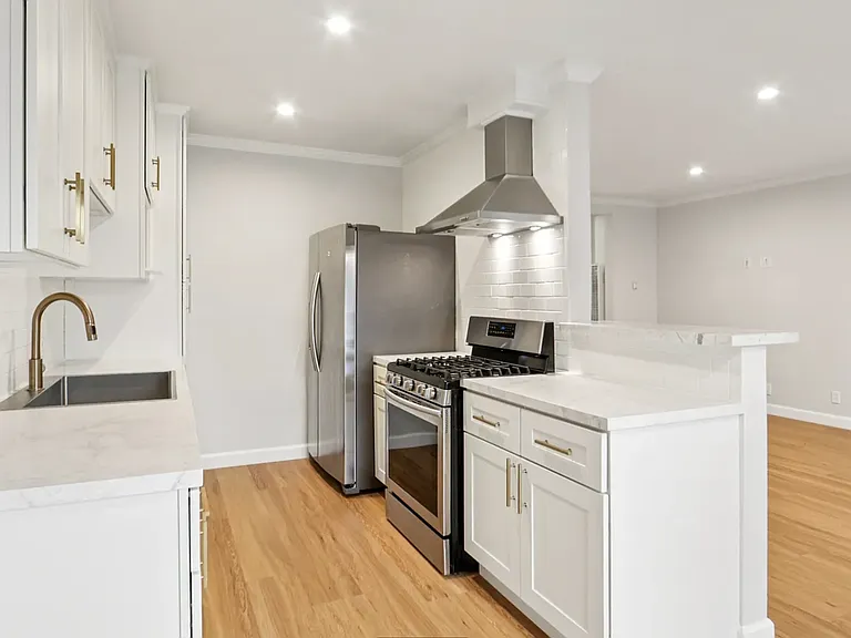 1275 Havenhurst Dr #7 — Photo 6