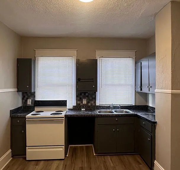 407 Saint Andrew St #1 — Photo 5
