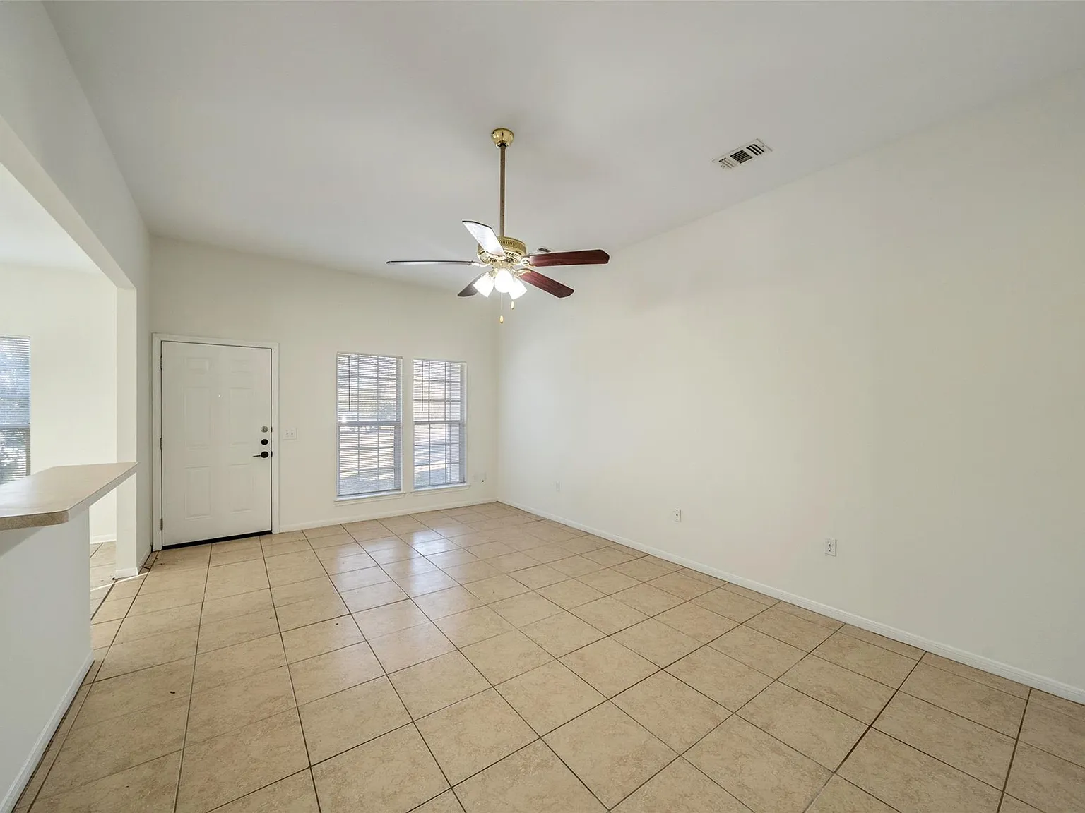 3 bed, 2.0 bath, 1300 sqft, $1,395 — Photo 4