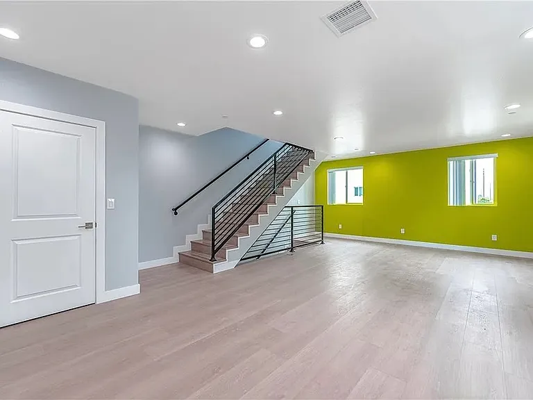1265 E Adams Blvd #1267 — Photo 3