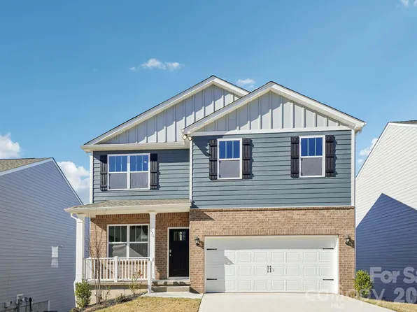 576 Country Oak Dr, Asheville, NC 28804