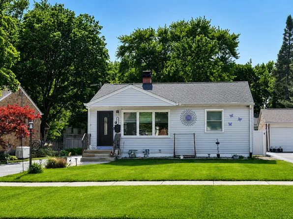 218 N Marion Ave, Bartlett, IL 60103