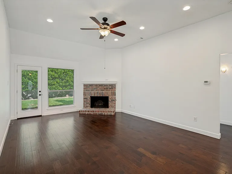 8160 Tower Rd — Photo 11
