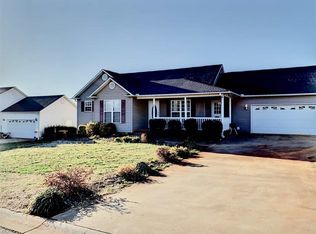 313 Candor Ct, Boiling Springs, SC 29316
