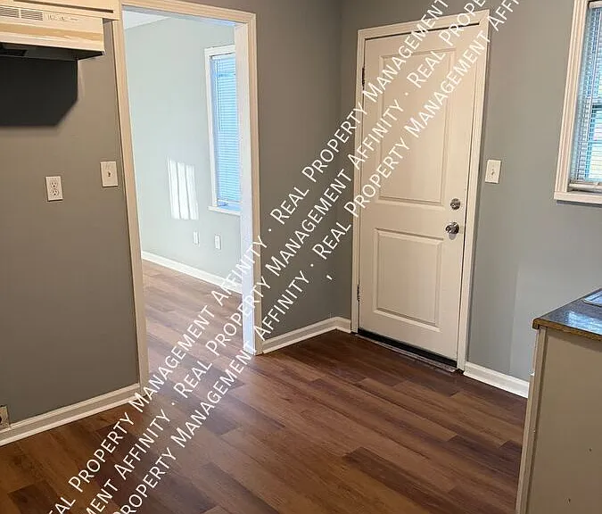 1753 Bismark St #B — Photo 6