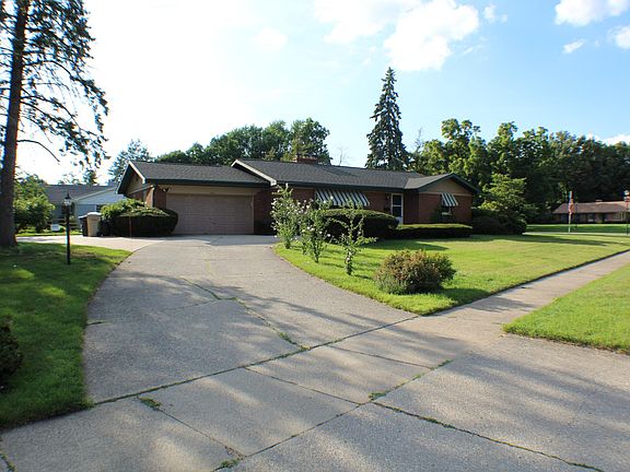 5th image of 207 S Twyckenham Dr