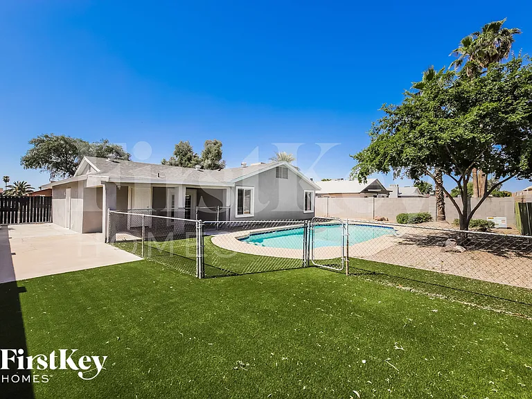 7208 W Montebello Ave — Photo 14