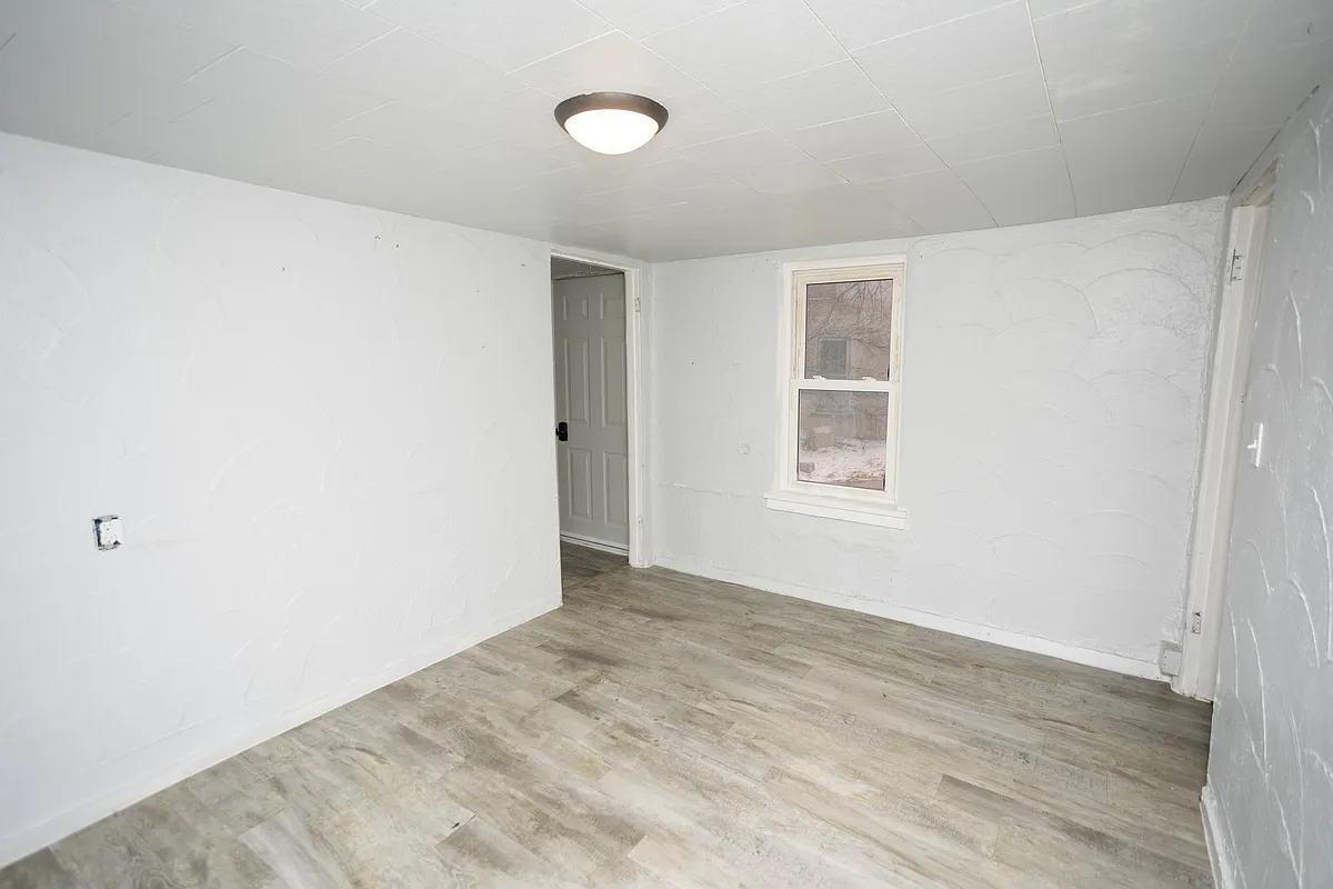 Building Photo - 108 S Seneca Ave #G