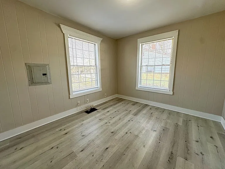 3540 E Vermont St — Photo 8