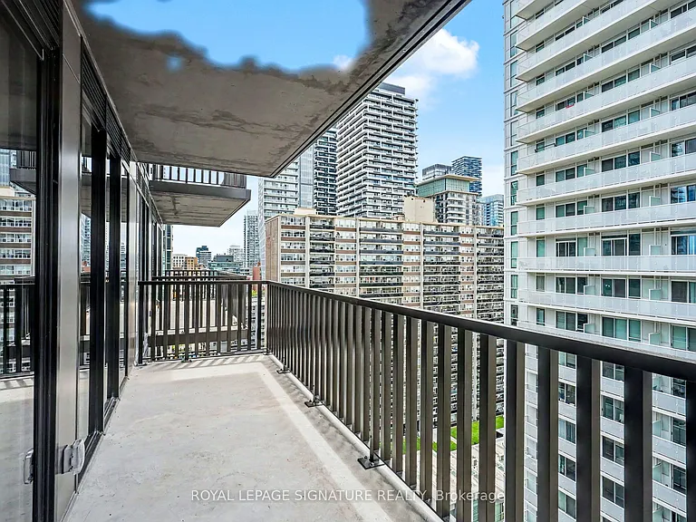 109 Erskine Ave #1111 — Photo 35