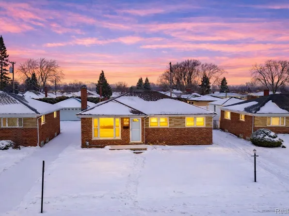 8373 McKinley Ave, Center Line, MI 48015