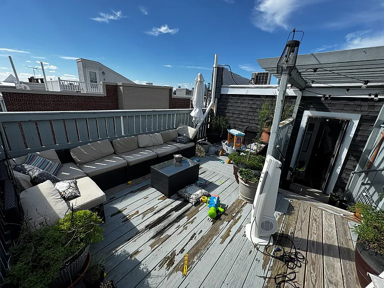 426 Tasker St — Photo 28