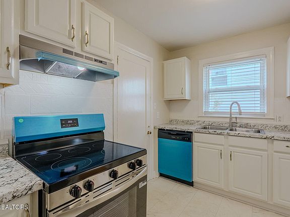 4th image of 301 S Mary St