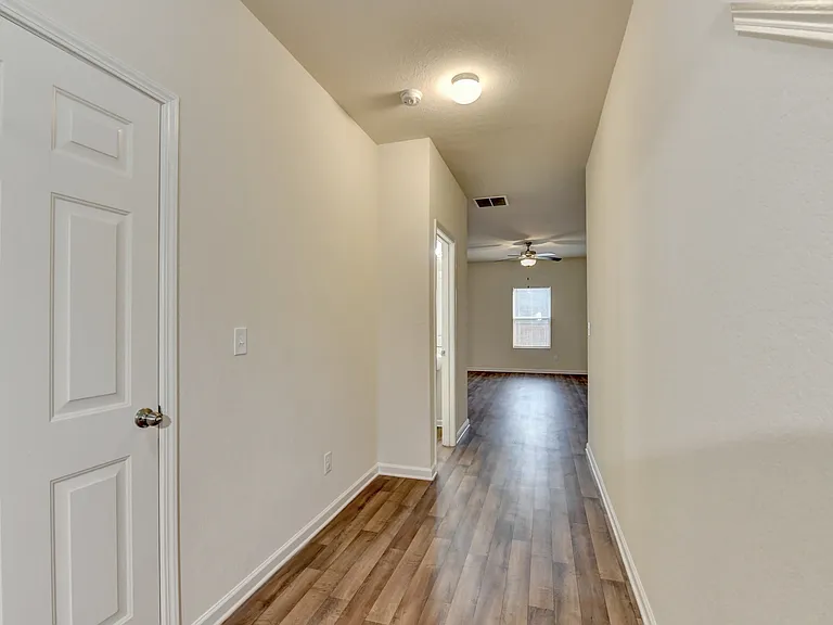 811 Independence Ave — Photo 5