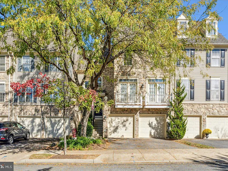 2442 Rippling Brook Rd — Photo 1