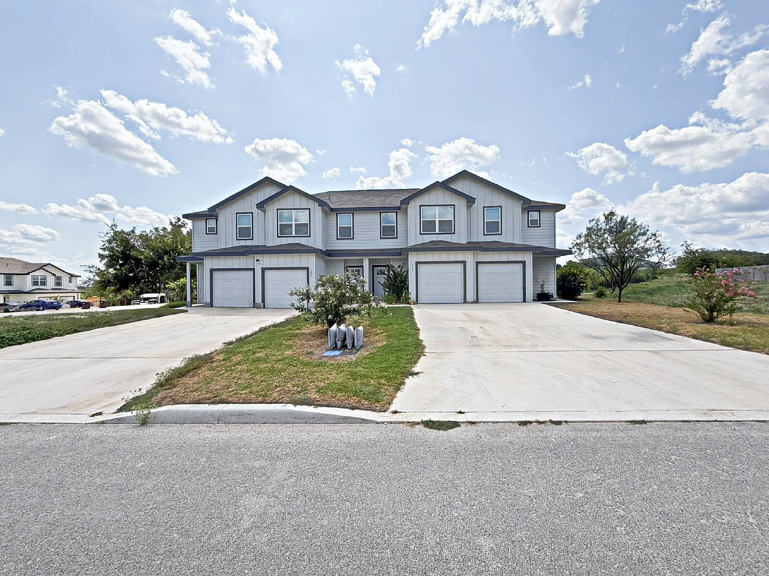 3 bed, 2.5 bath, 1251 sqft, $1,450 — Photo 1
