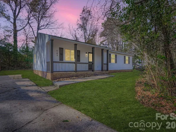 6104 Bridlewood Ln, Charlotte, NC 28215