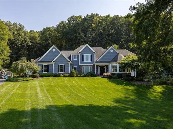 7605 Arbor Glen Dr, Victor, NY 14564