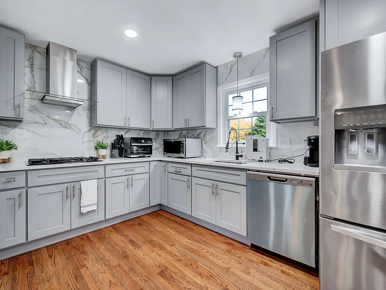 3 bed, $5,800 — Photo 3