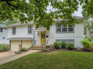 10621 Oak St, Kansas City, MO 64114