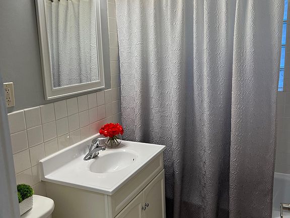 5th image of 1475 Ashland Ave
