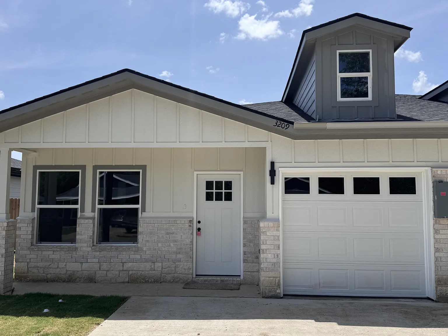 3209 Bourland Street - 1 — Photo 1