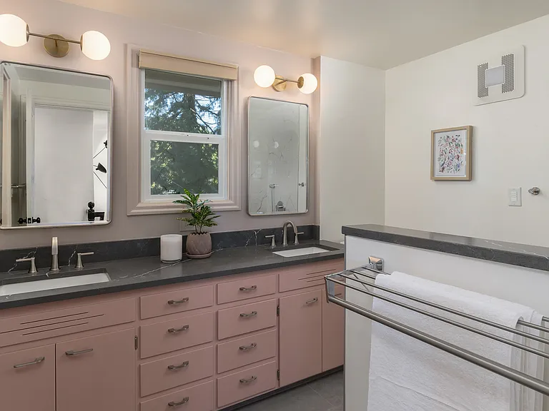 1565 Flintridge Ave — Photo 9