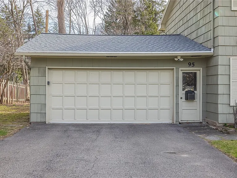 95 Parkwood Ave — Photo 42