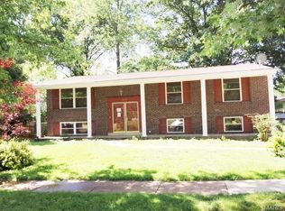 1026 Villaview Dr, Ballwin, MO 63021