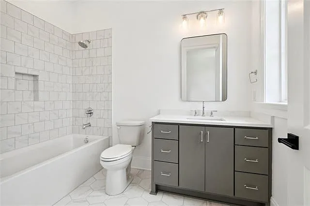 325 Focis St — Photo 16