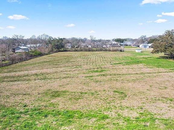 2nd image of 122 Bodenger Rd