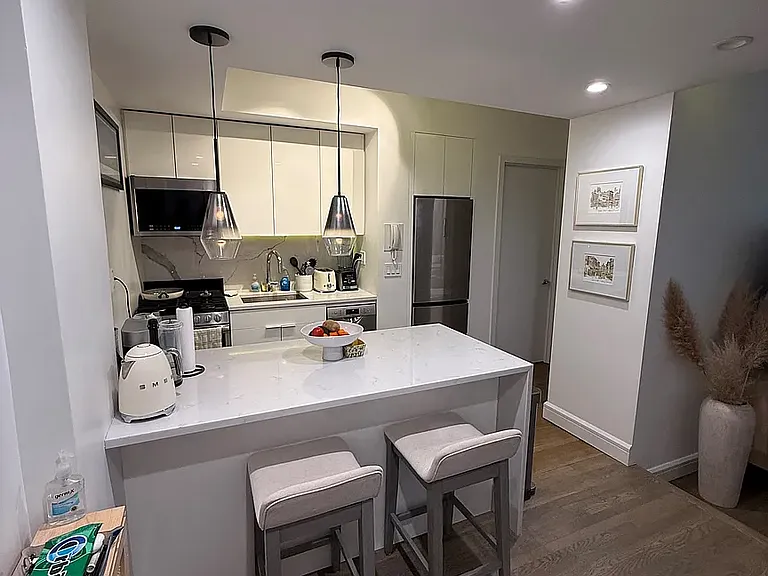 210 W 19th St #6G — Photo 6