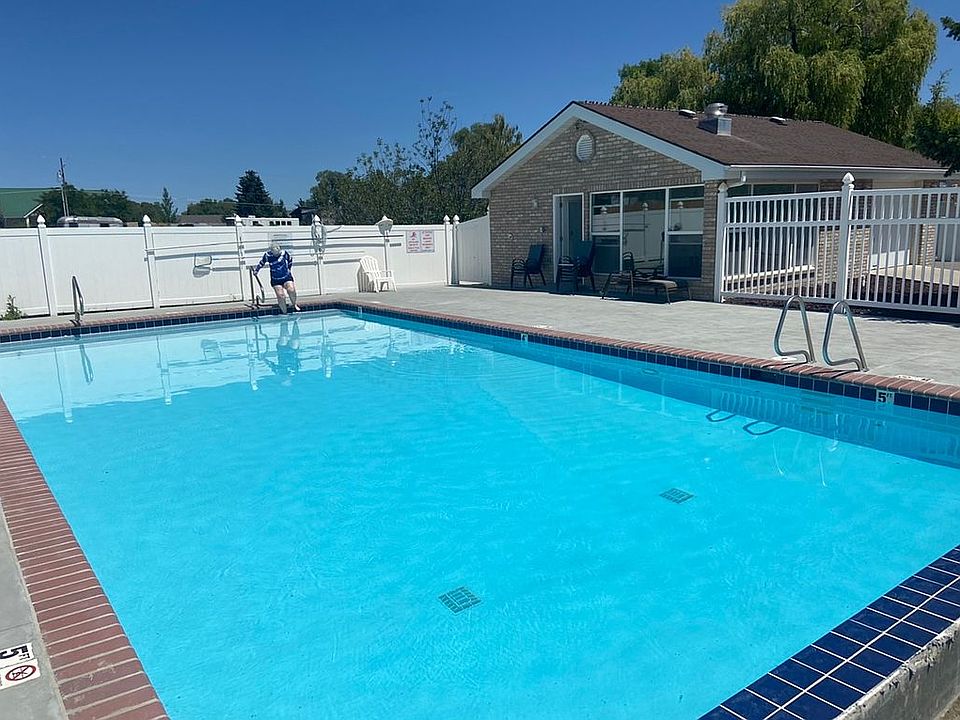2nd image of 34 N Lakeside Dr