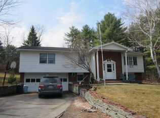 69 Stonehenge Rd, Poultney, VT 05764