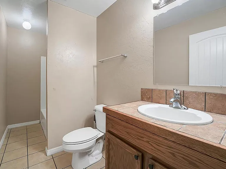 501 E Washington Ave — Photo 3