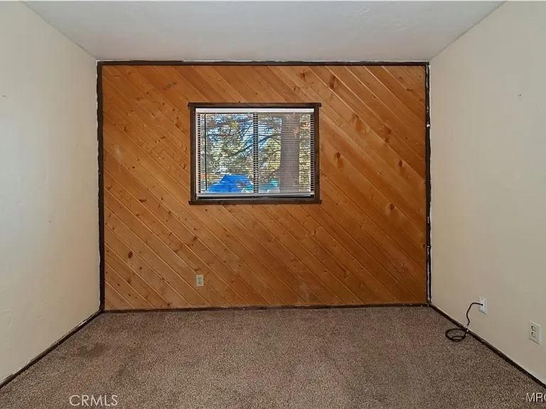 949 Pine Ln — Photo 8