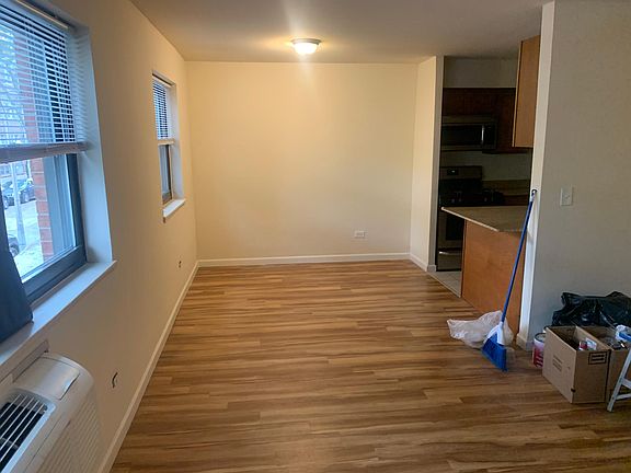 4th image of 7522 N Greenview Ave APT 209