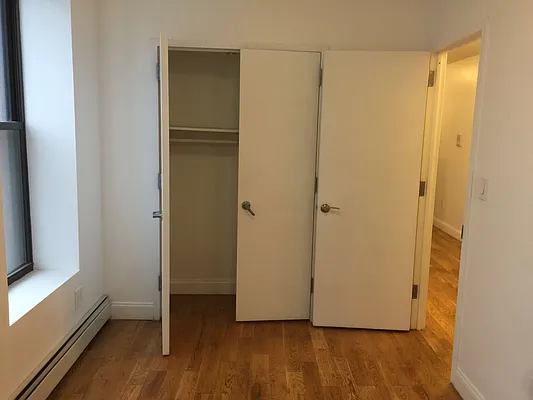 Rented by Niko International Brokerage | media 22