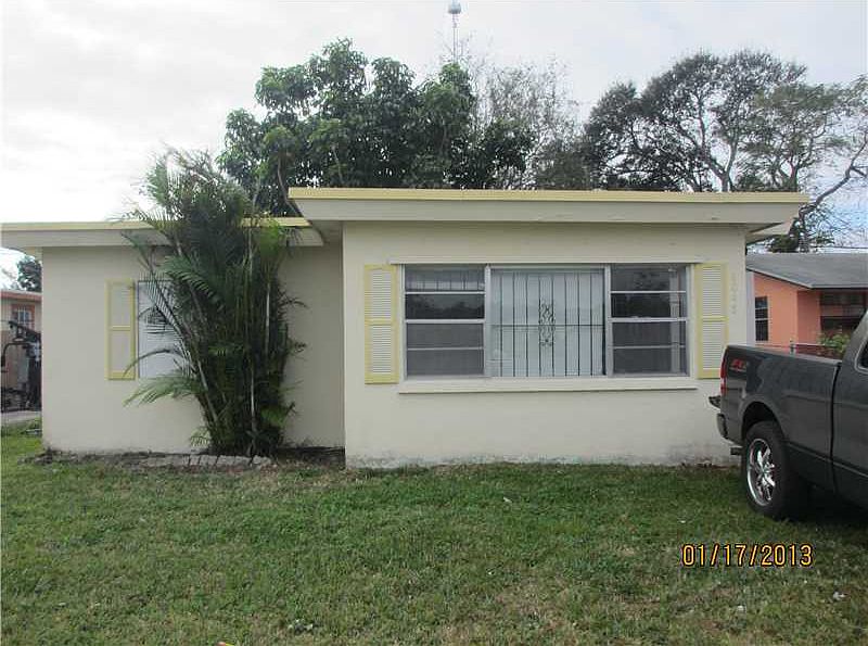 2nd image of 6048 SW 37th St