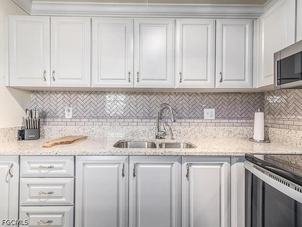 2 bed, 1.5 bath, 930 sqft, $1,700 — Photo 3