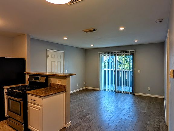 5th image of 2265 Lakeview Cir