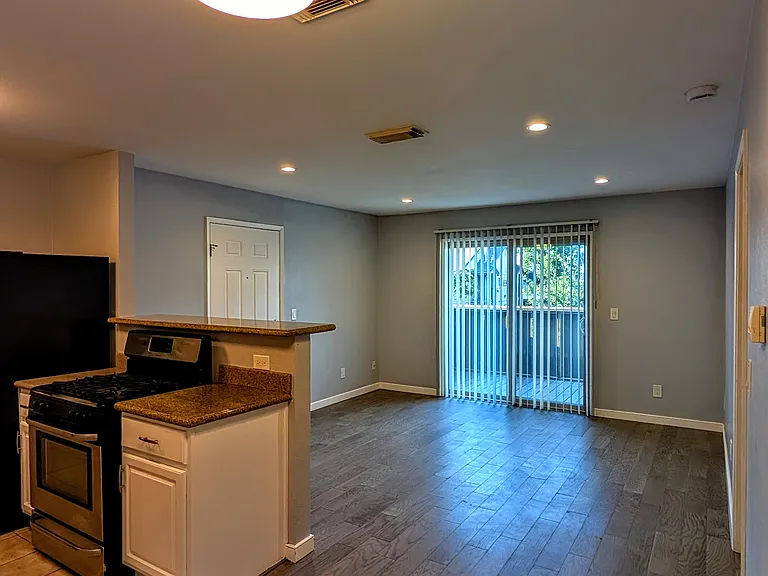 2265 Lakeview Cir — Photo 5
