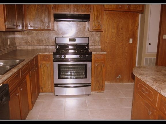 4th image of 612 Kings Towne Pl